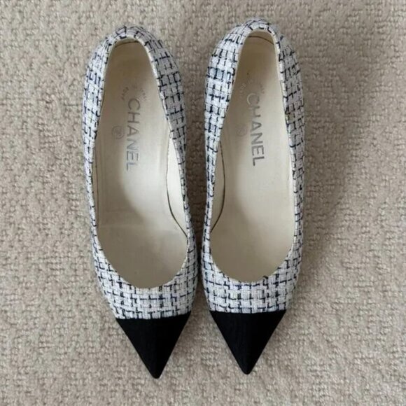 Chanel Tweed Pear Embedded Pumps - Picture 11 of 11
